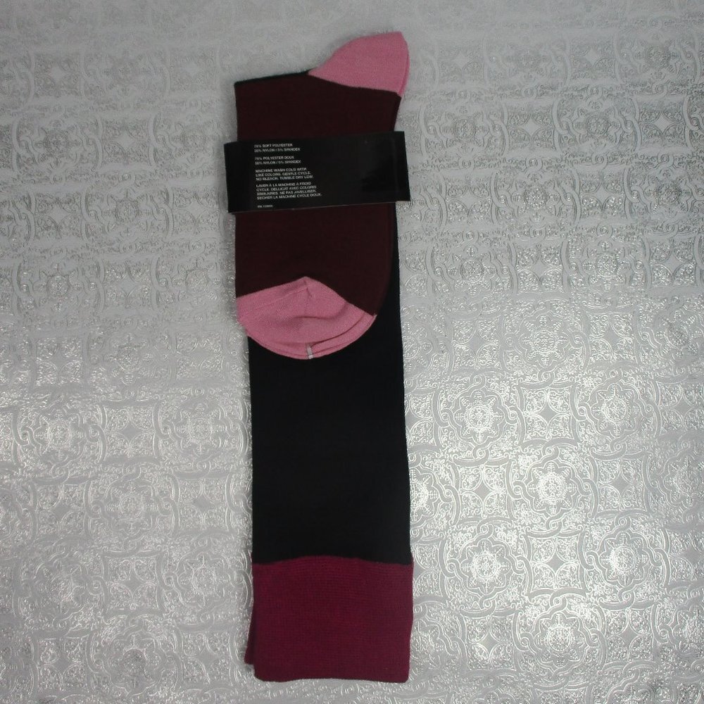 TAHARI Knee Socks 2 Pairs NWT Size 9-11 - Picture 3 of 13